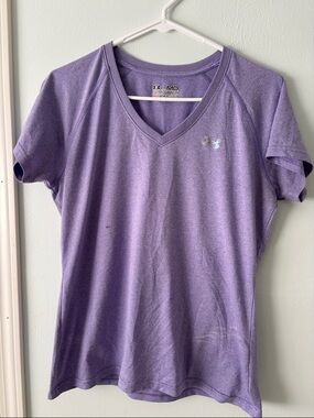 🌻5/$20🌻 Under Armour Lavender V-Neck Performance Tee